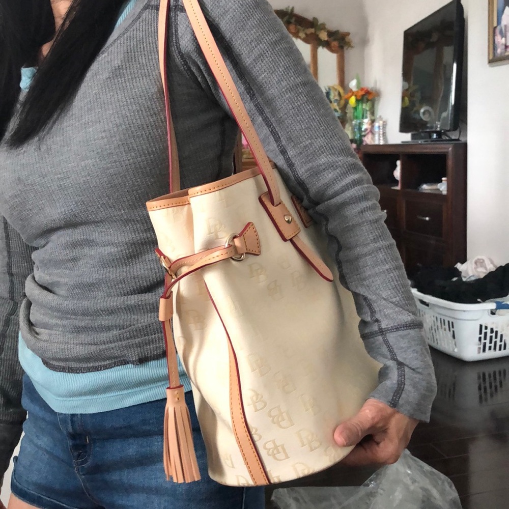 Dooney and bourke purse gold and cream